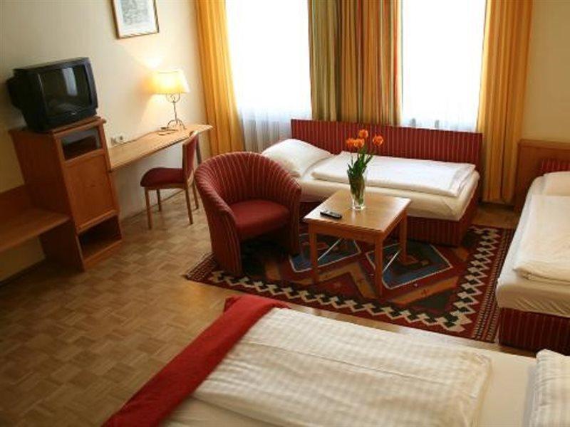 Adlerhof Bed & Breakfast Salzburg Exterior photo