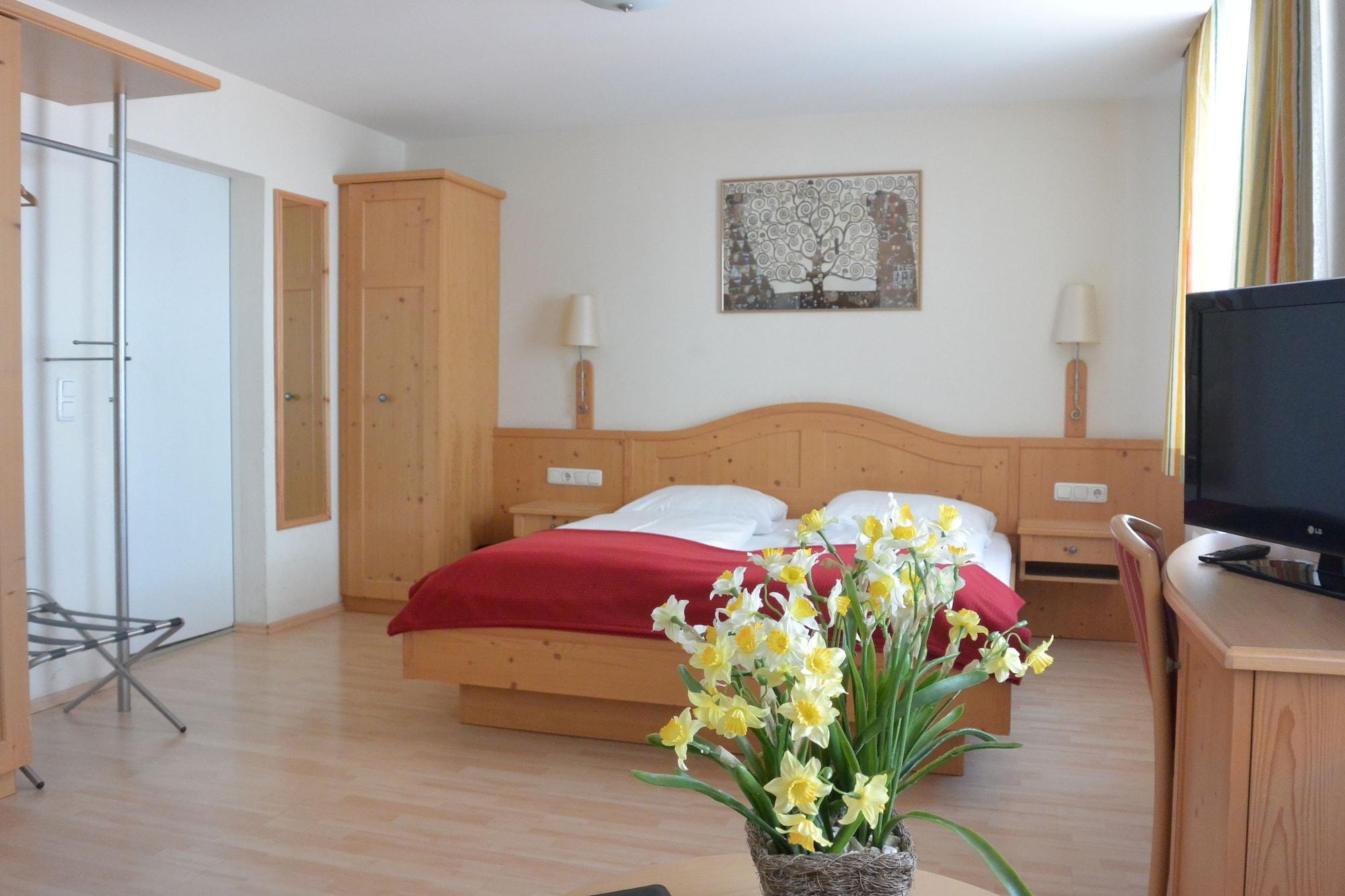 Adlerhof Bed & Breakfast Salzburg Exterior photo