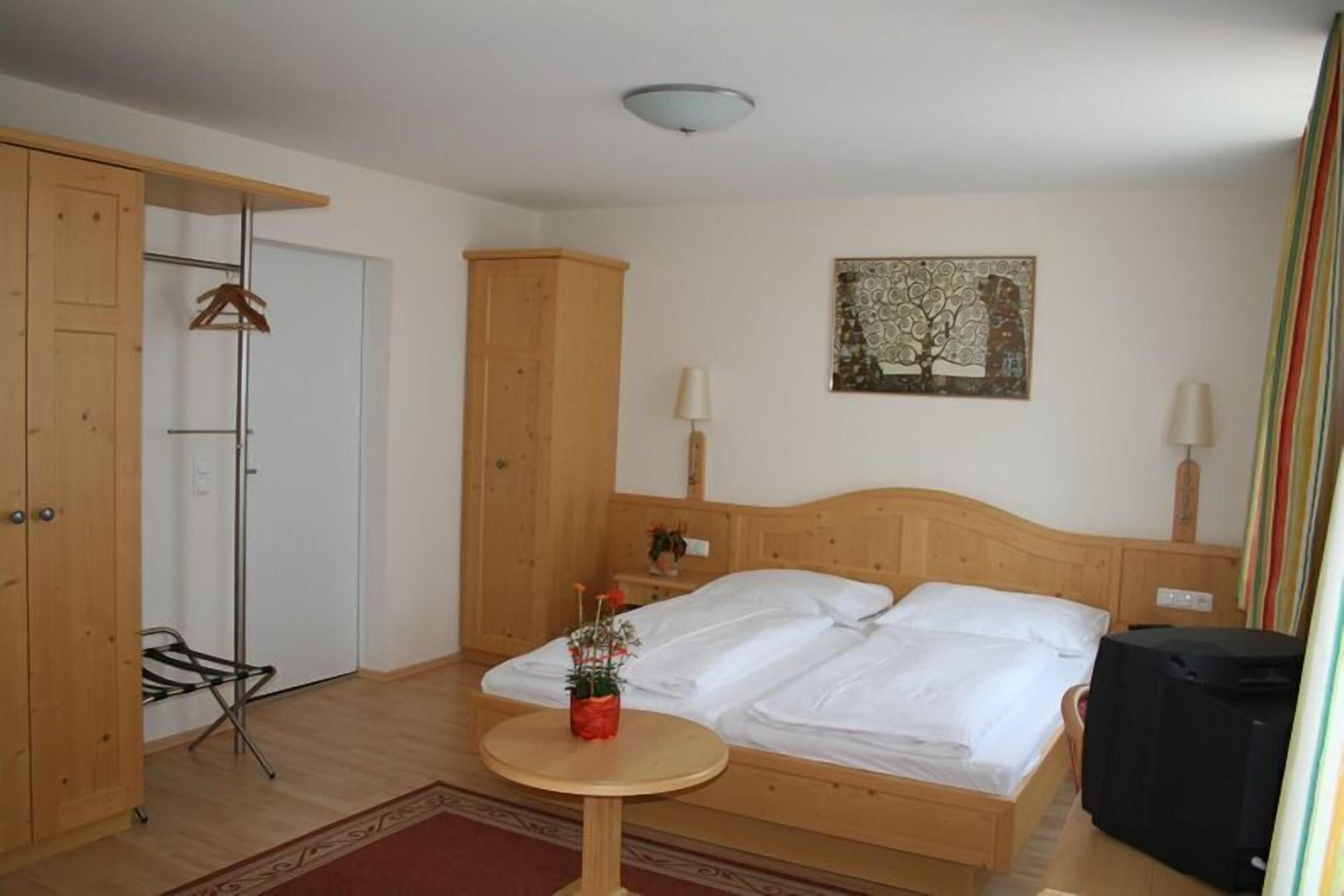 Adlerhof Bed & Breakfast Salzburg Room photo